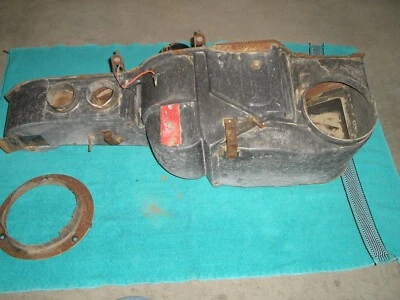 Ford Fairlane 1963-64 caja de calefacción. Foto 1 de 4