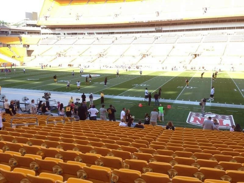 两个钢人 vs. 突袭者队门票 2021 年 9 月 19 日 卓越座位 Sec 137,第 X 行 — 第 1/1 张图片