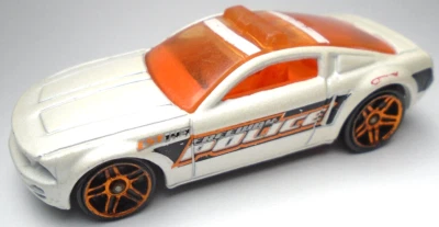 Hot Wheels Mustang GT 2021 concept autopista policía blanco 1:64 diecast 2 3/4" coche Foto 1 de 4