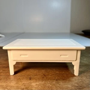 Mesa de centro blanca Barbie Mattel 1994 vintage muebles de repuesto para casa de muñecas - Imagen 1 de 8