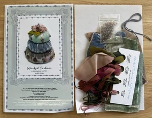Mary Jo Hiney Designs gestapelte Turbane Samt Stickerei Nadelkissen Kit - Bild 1 von 6