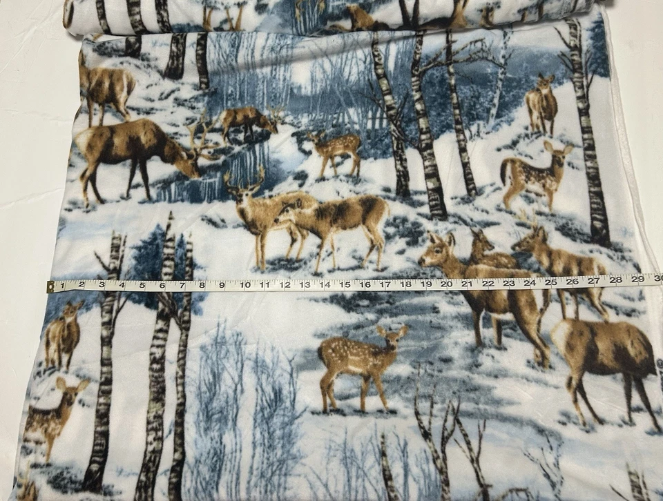 Новая флисовая ткань во дворе — олень на снежном зимнем фоне — ширина 58 дюймов - Изображение 1 из 3