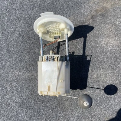 ✅ Dodge Challenger RT 2010 5,7 bomba de combustible montada en tanque PN: 04581409AF OEM G/D Foto 1 de 4