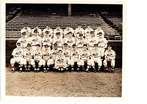 ORIGINAL VINTAGE GEORGE DORRILL 1941 ST. LOUIS CARDINALS 8X10 TEAM PHOTO - Picture 1 of 2