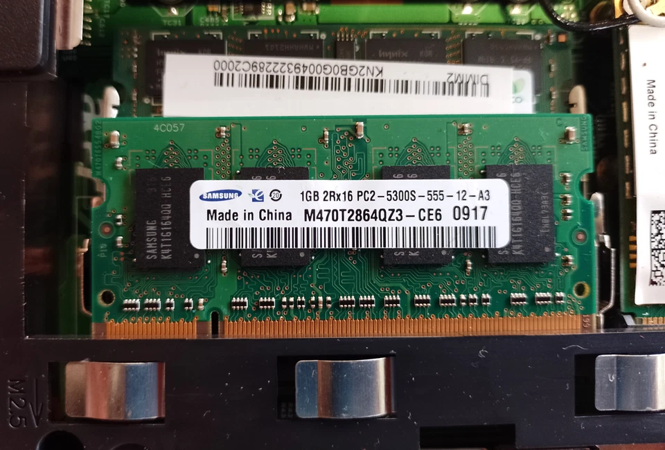 Samsung M470T2864QZ3-CE6 1GB PC2-5300 DDR2-667 200-pin SODIMM Laptop Memory - Image 1 of 1