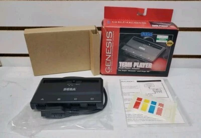 Adaptador multiplayer Sega Genesis Team Player (MK-1654) completo, na caixa - Testado - Imagem 1 de 4
