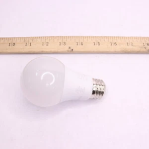 Globe Electric LED Bulb Energy Star Medium Dimmable A19 10W 37733 - Picture 1 of 3