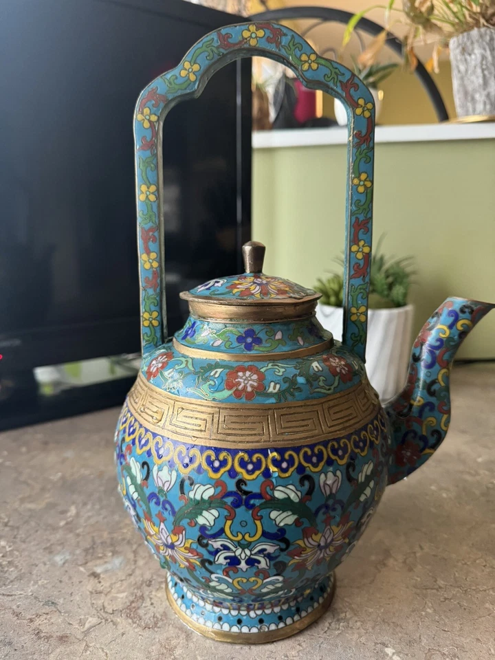 Antigua tetera china de latón con mango alto de cloisonné Foto 1 de 3