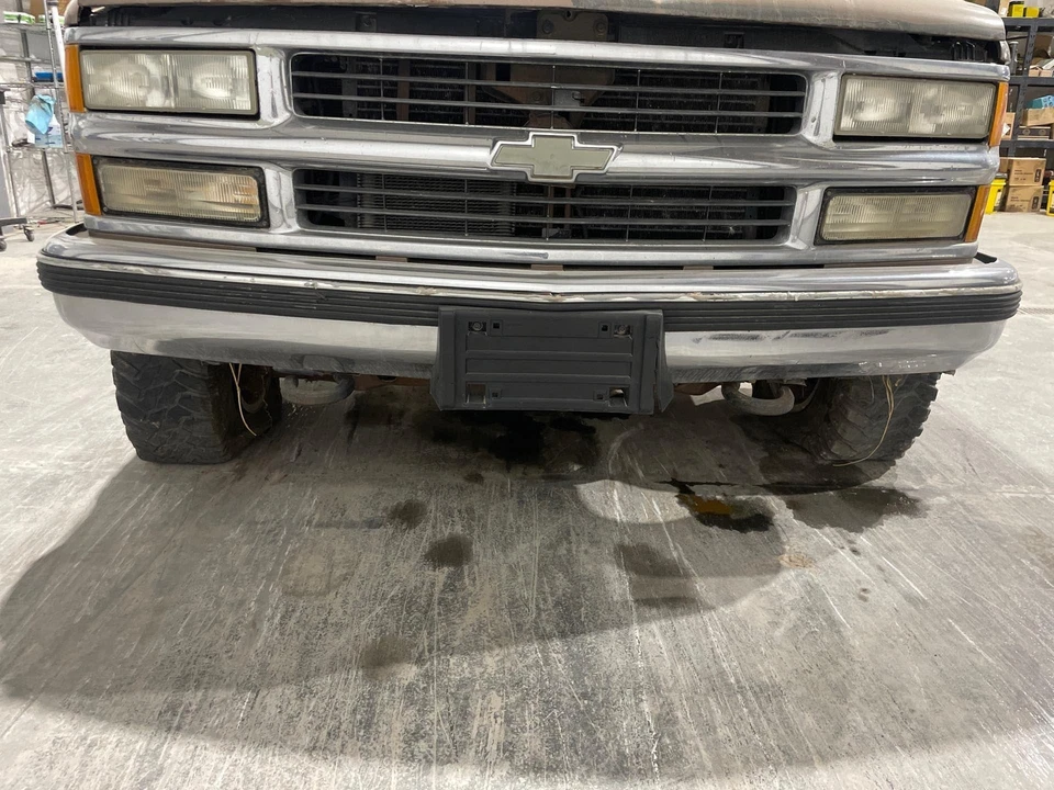 *DMG 1992 - 1999 Chevy Suburban 1500 Chrome Bumper *(Dents) Foto 1 de 4