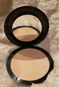 SIGNATURE CLUB A Studio Milano Light Diffusing Powder Duo 1.2 oz / 34 g NEW Rare - Picture 1 of 5
