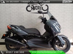 YAMAHA XMAX 300 TECH MAX 23 plate in Grey with ONLY 2731 MILES - Picture 1 of 18