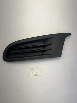 Tampa de grade de farol de neblina esquerdo Volkswagen Golf 2010-2014 fabricante de equipamento original. - Imagem 1 de 4