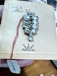 Spilla clip pelliccia strass bianco vintage antica firmata su cartellino originale Macy’s cartellino - Foto 1 di 16