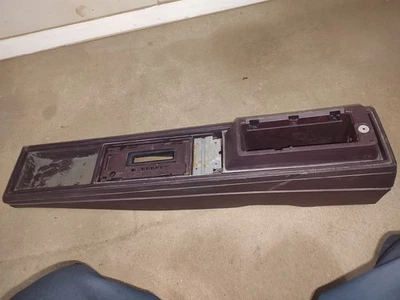 Consola central Cutlass 78-88 Foto 1 de 4