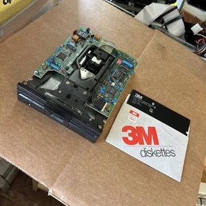 M4851-112U mitsubishi mini flexible disk drive 360k fully tested cleaned working - Afbeelding 1 van 16