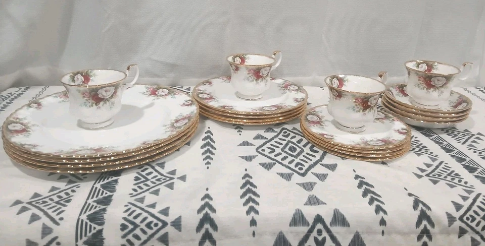 Juego de cena Royal Albert Celebrations 20 piezas 1969 Foto 1 de 4