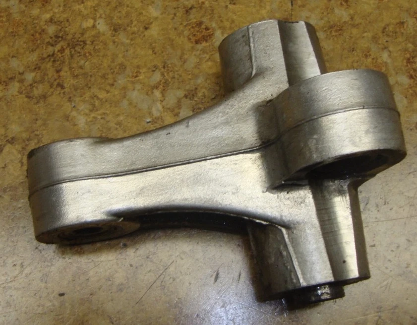 Зажим кронштейна крепления заднего амортизатора 1996 Yamaha FZR600 FZR 600 R FZR600R - Изображение 1 из 1