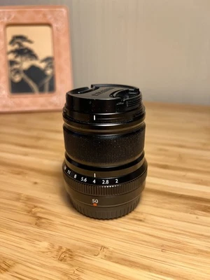 Lente Fujifilm Fujinon XF 50 mm f/2 R WR - Excelente, con tapas Foto 1 de 4