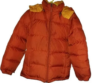 Abrigo de plumón para mujer. Grande. Con capucha. Color Siena, naranja quemado. Tampón tipo retro - Imagen 1 de 24