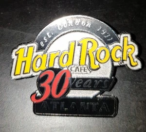 Hard Rock Cafe pin Atlanta 2001 30th Anniversary HRC -black & silver Logo - Foto 1 di 1