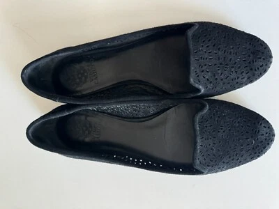 Zapatos planos de ballet Vince Camuto para mujer negros de gamuza sin cordones recortados 8,5 M Foto 1 de 4