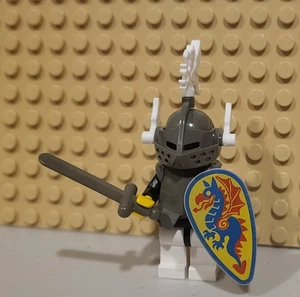 LEGO Black Knight Minifigure - White Dragon Plumes & Armor - 6086  - Picture 1 of 2