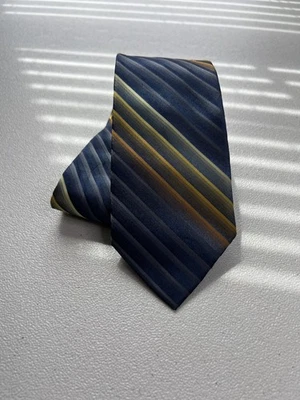 Apt. Gravata listrada 9 cinza, amarela, multicolorida padrão nova sem etiquetas - Imagem 1 de 4