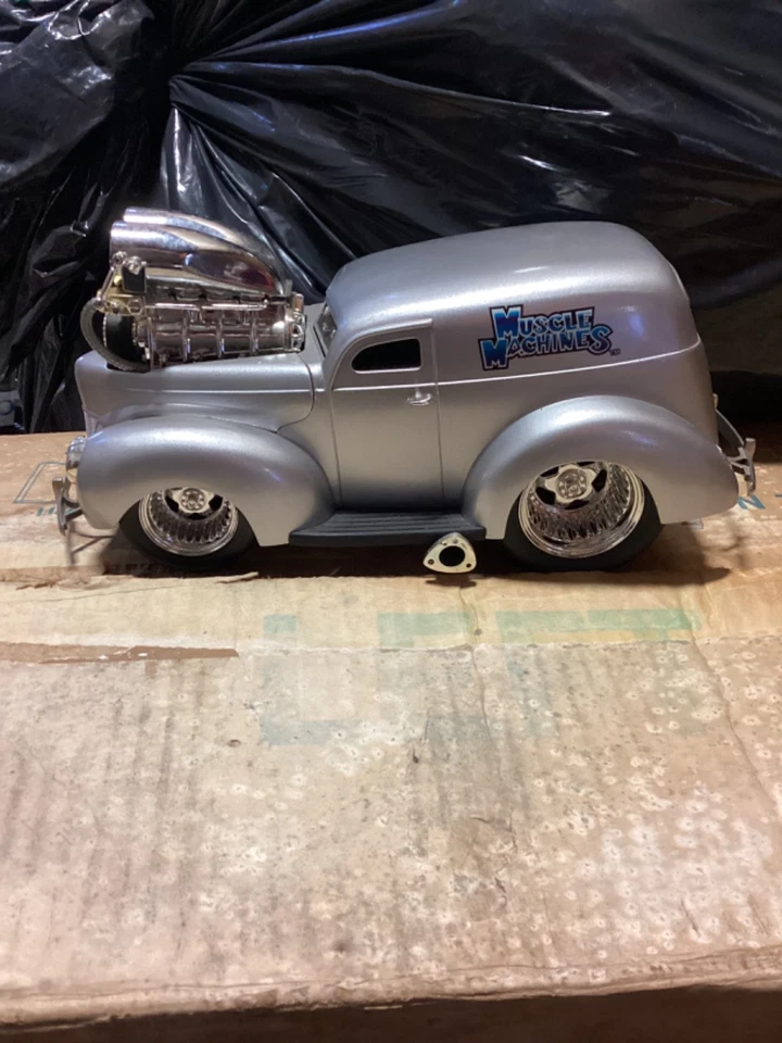 Muscle Machines 40 Ford Panel Wagon pro touring 1:18 Custom Streetrod slammed  - Image 1 of 4