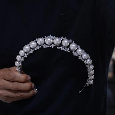 New Gorgeous Pearls &Crystal Bridal Wedding Crowns Tiara Evening Hair accessory - Image 1 of 4