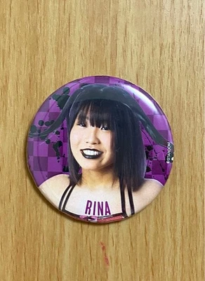 Juego de Insignia y Llavero Estrellato Lady C Yuri Rinnan Can Insignia y Correa de Goma Usado pp Foto 1 de 3