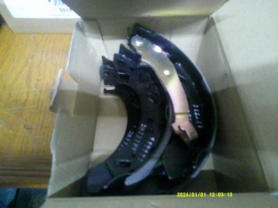 Juego de zapatas de freno Carquest S716 para algunas aplicaciones 95-00 Chrysler, Dodge y Plymouth. Foto 1 de 2