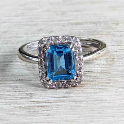 Anillo de oro blanco de 9 quilates con piedras de topacio y diamantes anillo completo con sello del Reino Unido talla O Foto 1 de 4