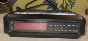IMA CRAIG AM/FM ELECTRONIC alarm Clock Radio - vintage ICR-100 - Picture 1 of 8