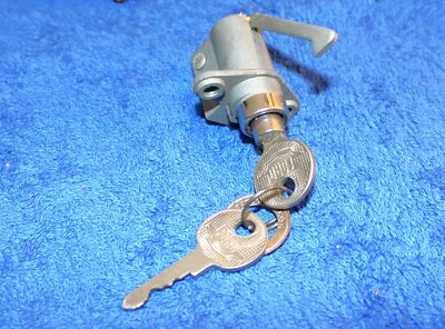 1949 Ford Custom Deluxe Car NOS GLOVE BOX COMPARTMENT DOOR LOCK CYL KEY ASSEMBLY - Image 1 of 4