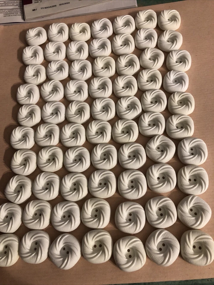 Lot De 70 Boutons Blancs Neufs - Photo 1/2