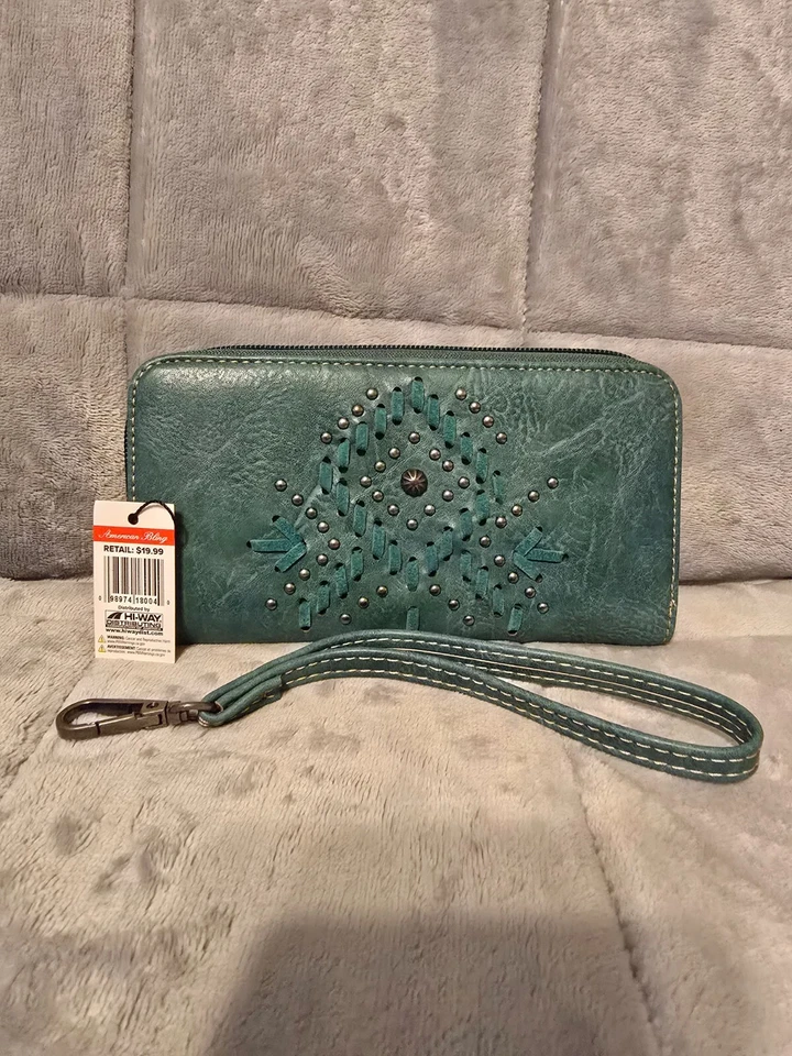 Muñequera/cartera American Bling verde con tachuelas estilo suroeste Foto 1 de 1