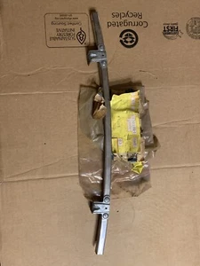 1982-1989 BUICK SKYHAWK FRONT DOOR GLASS RUN CHANNEL, LOWER 20325080 RETAINER - Picture 1 of 11