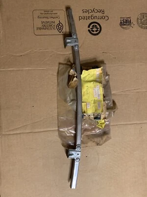 1982 - 1989 年 BUICK SKYHAWK 前门玻璃运行通道,低 20325080 维修器 — 第 1/4 张图片