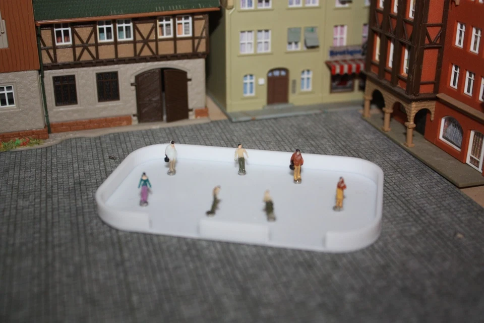 Eislaufbahn Spur Z ( 1:220 ) Angetrieben !!!! - Bild 1 von 4