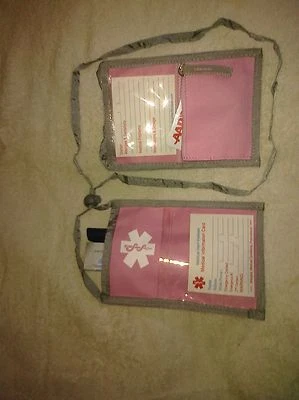 Cartera de cuello médico de nailon con tapa abierta, bolsillo con cremallera, soporte para fotos y símbolo médico Foto 1 de 4