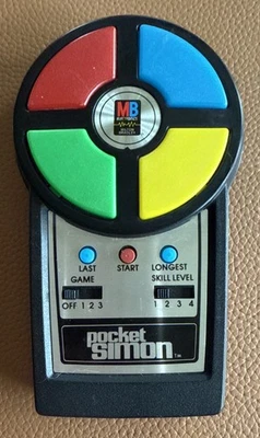 Juego "Pocket Simon" Milton Bradley 1980 vintage - sonido funciona - necesita bombillas Foto 1 de 4