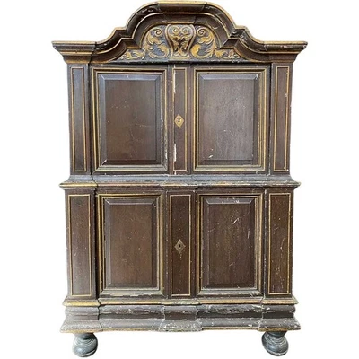 Antiguo gabinete de dos partes barroco escandinavo pintado y dorado de pino siglo XVIII Foto 1 de 4