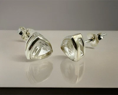 Серьги-гвоздики из стерлингового серебра 925 пробы с белым топазом огранки триллион (RS107-13) - Изображение 1 из 3