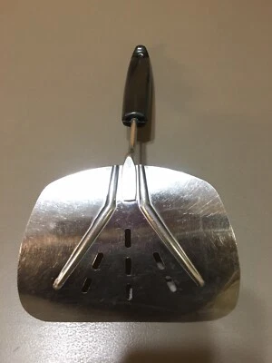 Vintage Foley Stainless Steel MPLS Wide Slotted Curved Flipper Lifter 5.5" x 4" - Image 1 of 4