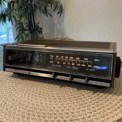 Vintage General Electric 7-4321B Flip Clock Radio Alarm GE Working Refurbished Cover