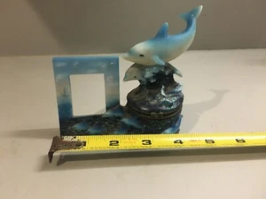 Mini caja de baratijas vintage Dolphins con mini marco. Resina, 4,5" de largo y 4" de alto - Imagen 1 de 6