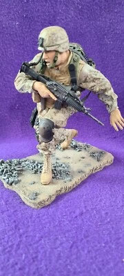 MARINE RADIOMAN - McFarlane Military Series 2nd tour - LOOSE - 2005 - NO ANTENNA - Image 1 of 4