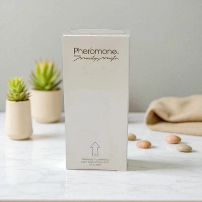 *LEIA* NOVO NA CAIXA Feromônio Por Marilyn Miglin NOVO NA CAIXA Perfume Frasco de Spray de 1 oz - Imagem 1 de 4