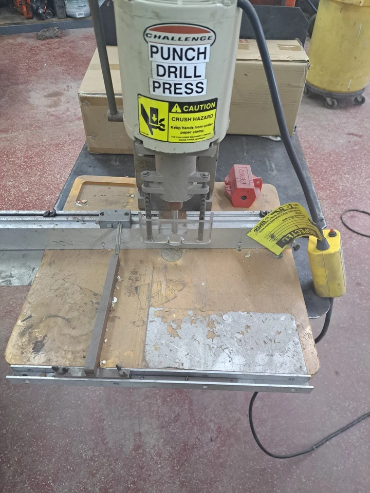 Taladro de papel Challenge Foto 1 de 3