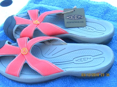 SANDALIA MUJER KEEN BALI SLIDE CORAL CALIENTE TALLA 7.5 EE. UU., NUEVA CON ETIQUETAS. ¡ENVÍO RÁPIDO!! Foto 1 de 4